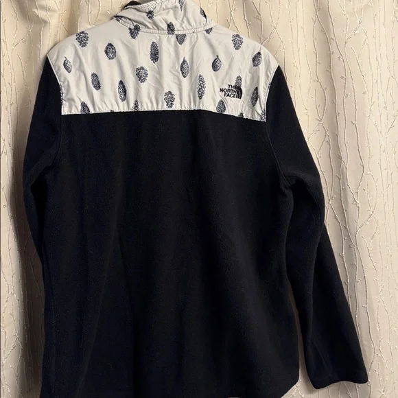 The North Face Black and White Pinecone Fleece Jacket - Picture 7 of 8